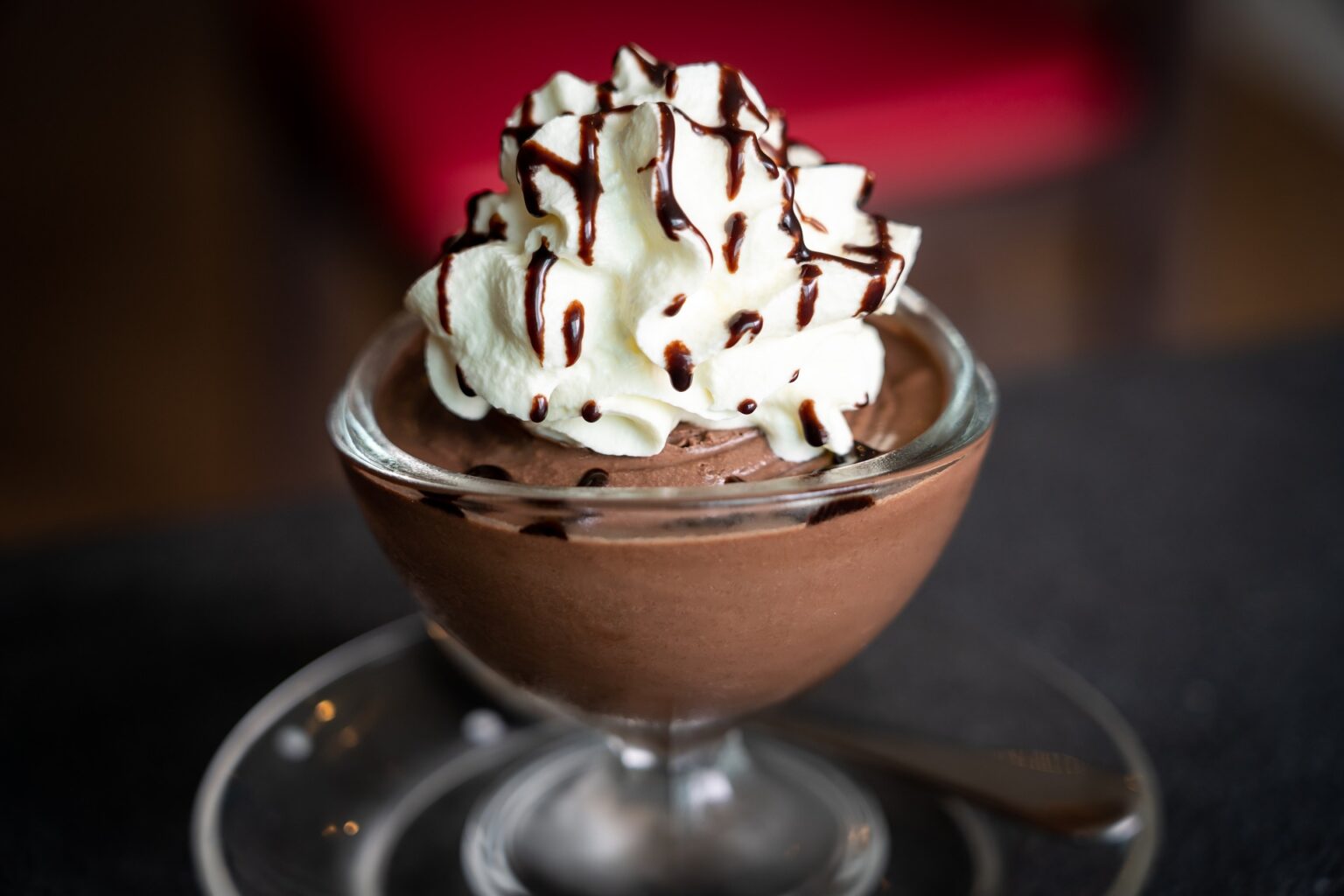 Mousse de chocolate com cobertura de chantilly, prepare em apenas 30 minutos Mousse de chocolate