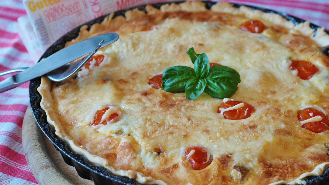 Essa torta Quiche Lorraine fica pronta em 15 minutos, faça essa delícia na sua casa Quiche Lorraine