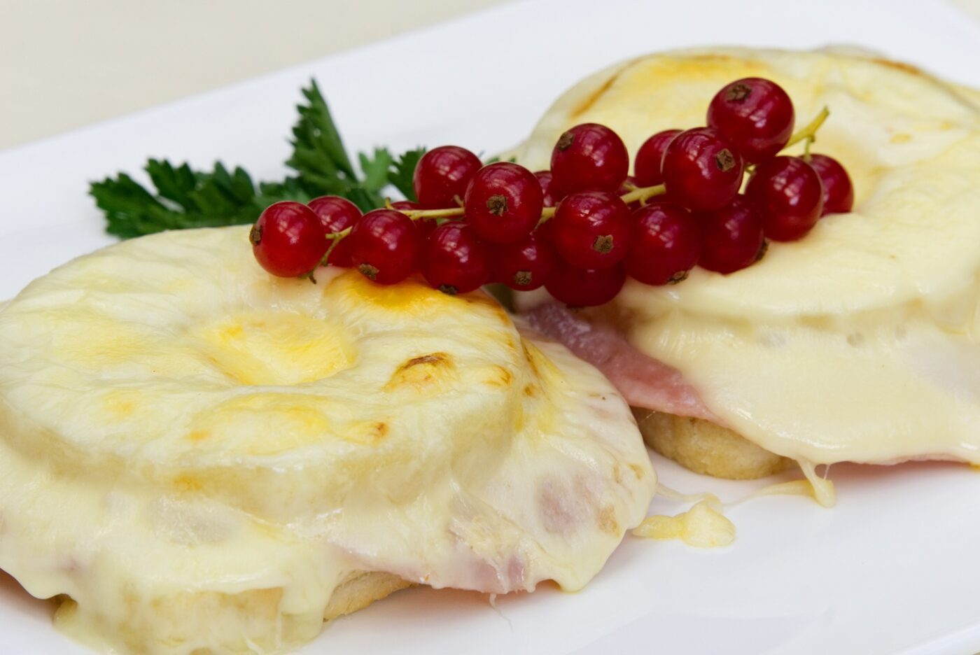 Conheça o lanche Hawai Toast, uma receita típica Alemã Lanche Hawai toast