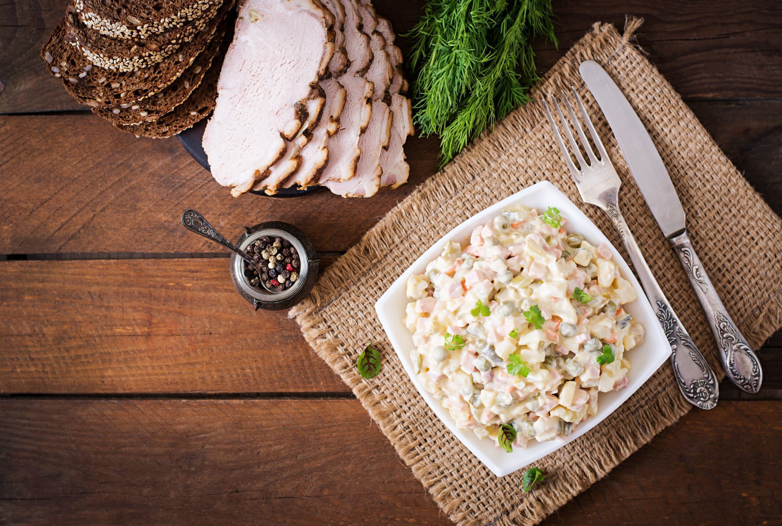 Saladas de maionese econômicas para o natal! Confira 2 receitas super fáceis de preparar.