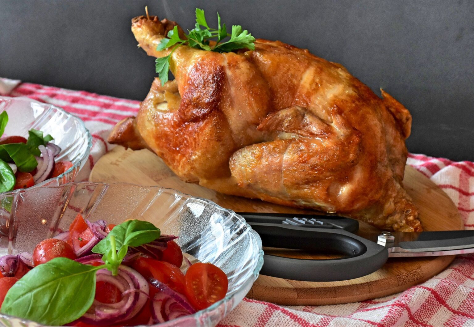 Frango assado simples, rápido e em casa Frango assado